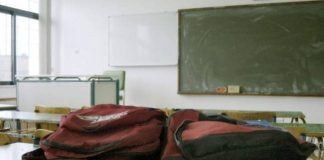 Παντρεμένη καθηγήτρια έκανε σεξ με δύο 17χρονους μαθητές της (Φωτο)