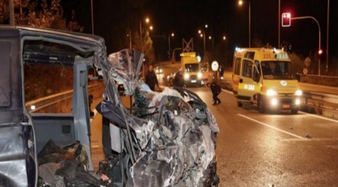 Θεσσαλονίκη: Νεκρό 4χρονο αγοράκι από τη σύγκρουση φορτηγού και βαν που μετέφερε μετανάστες