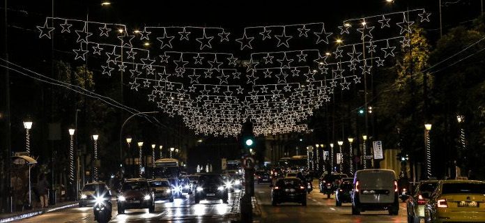 Ζευγάρι του Χόλιγουντ έκανε βόλτα ολόγυμνο στο κέντρο της Αθήνας! (Φωτο)