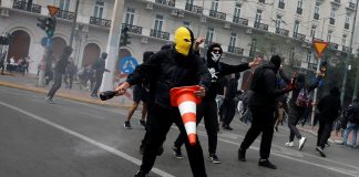 Επεισόδια στο κέντρο της Αθήνας στην πορεία για τον Αλέξη Γρηγορόπουλο (Φωτο)