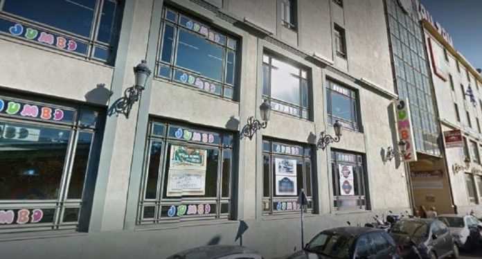 Φωτιά στο Jumbo στον Πειραιά