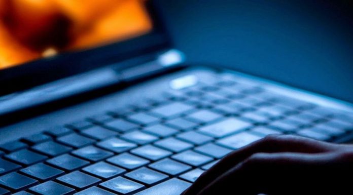 Έστελνε πορνογραφικό υλικό σε ανήλικο και του έκανε ανήθικες προτάσεις!