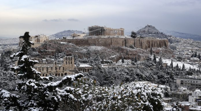 Χιόνισε σε όλη την Αθήνα – Κλειστοί δρόμοι, πού χρειάζεται προσοχή!