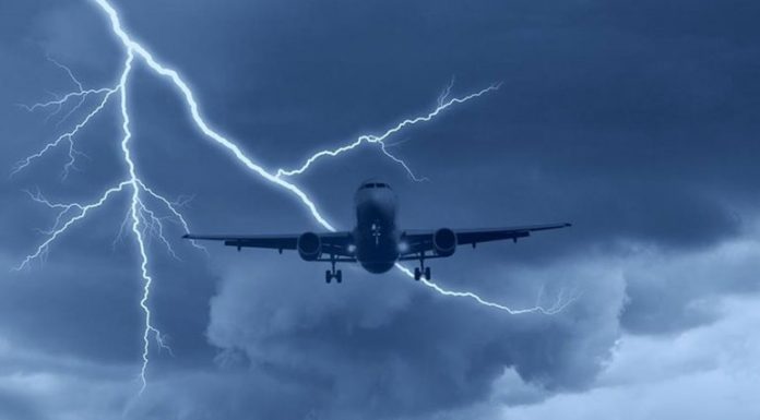 Αεροπλάνο που εκτελούσε πτήση από την Κολωνία προς Θεσσαλονίκη χτυπήθηκε από κεραυνό!