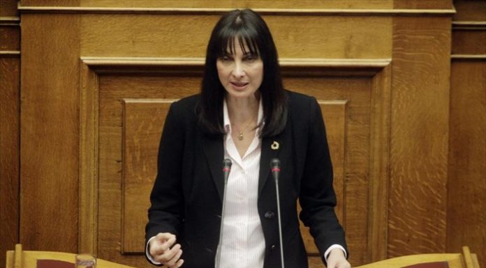 Το Δημόσιο πλήρωσε 3.092 ευρώ για να αγοράσει τρία iPhone στην Κουντουρά !
