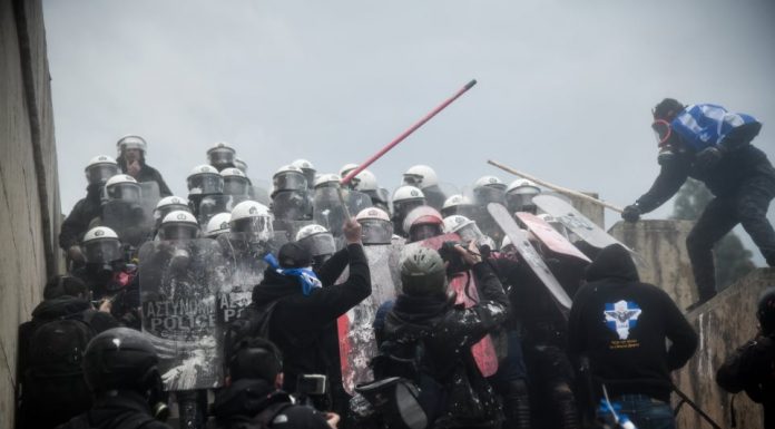 Κυνική ομολογία Γεροβασίλη: «Οι κουκουλοφόροι μέσα στη Βουλή ήταν αστυνομικοί»