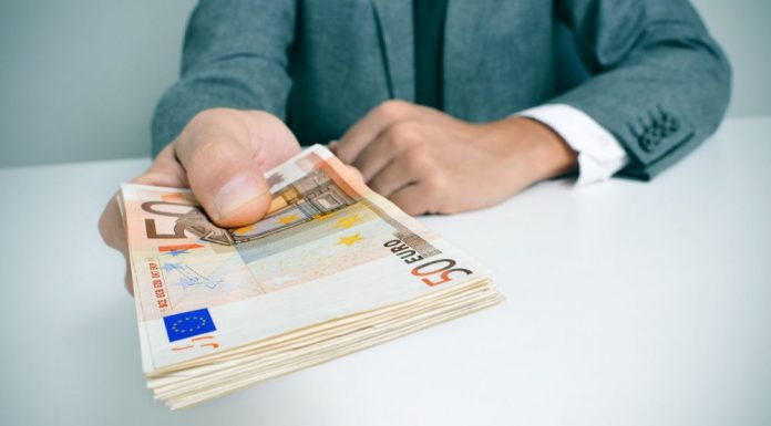 Ο Τσίπρας ανακοίνωσε πόσο θα αυξηθεί ο κατώτατος μισθός