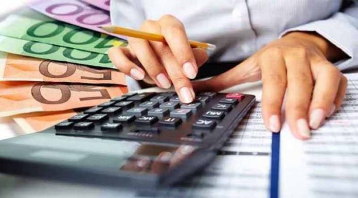 Τέλος οι αγορές με μετρητά – Το “κρυφό” χαράτσι στο αφορολόγητο και η παγίδα με τις αποδείξεις