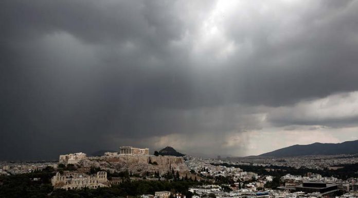Καιρός: Συνεχίζει την επέλασή του ο «Φοίβος» με βροχές, ισχυρές καταιγίδες, χιόνια και σκόνη