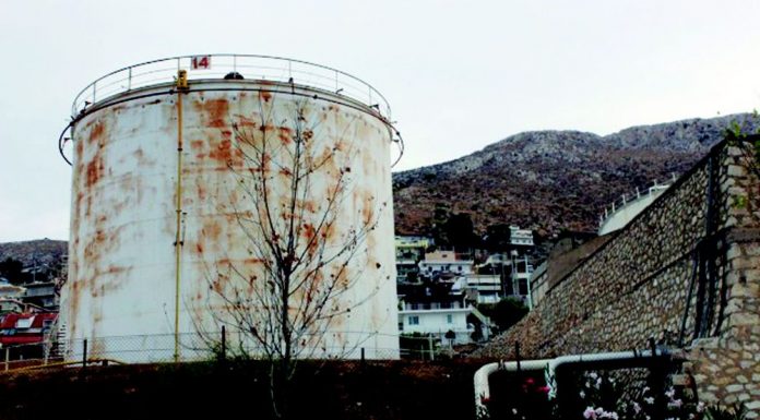Φρικτός θάνατος για εργαζόμενο στο Πέραμα- Έπεσε σε δεξαμενή καυσίμου