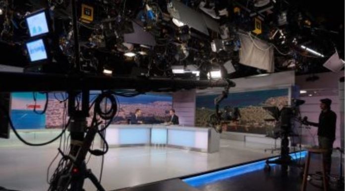 Μπαράζ απολύσεων στον ΣΚΑΙ: Αυτοί είναι οι δημοσιογράφοι που έδιωξαν