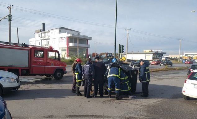 Σφοδρή σύγκρουση αυτοκινήτων – Τραυματίστηκαν παιδιά (Εικόνες)