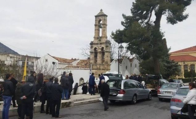 Στα μαύρα η Κρήτη για την τραγωδία στον Γεροπόταμο – Ράγισαν και οι πέτρες στην κηδεία μάνας και κόρης!