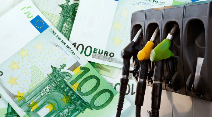 «Φωτιά» στα καύσιμα βάζουν οι υψηλοί φόροι – Ράλι ακρίβειας με την τιμή της βενζίνης