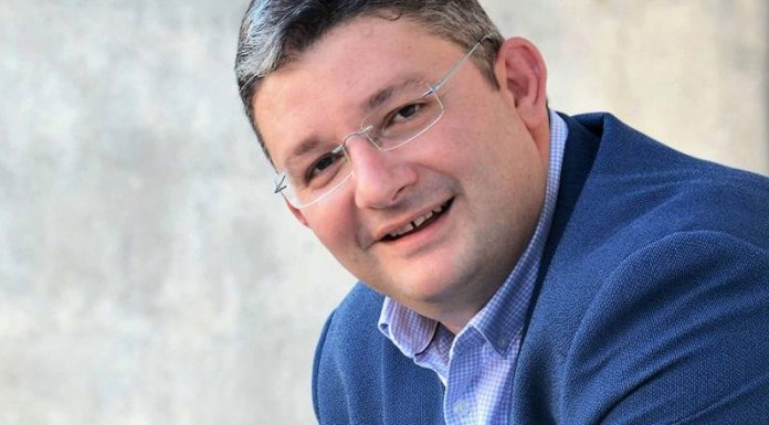 Οι προτάσεις του Δημάρχου Αχαρνών για νομικά πρόσωπα και σχολικές επιτροπές