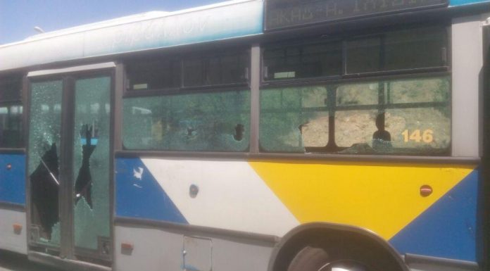 12 επιθέσεις σε οδηγούς λεωφορείων στη Δυτική Αττική – Αλλαγές δρομολογίων η… λύση στην ανομία!