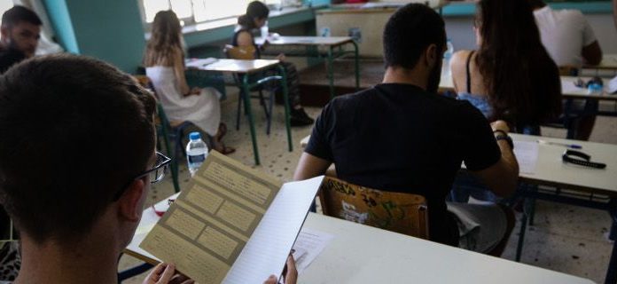 Ανατροπή στις Πανελλήνιες: Αυξάνουν την ύλη σε 4 μαθήματα