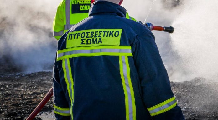 Ένας πυροσβέστης νεκρός και ένας στο νοσοκομείο από φωτιά στη Θεσσαλονίκη!