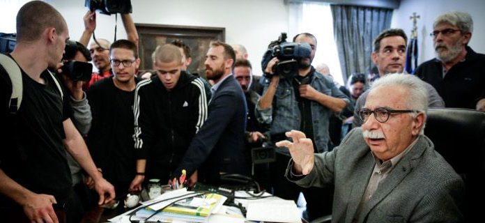 Οργή μαθητών για τις αλλαγές στις Πανελλήνιες – «Ο Γαβρόγλου κάνει το σχολείο χειρότερο»