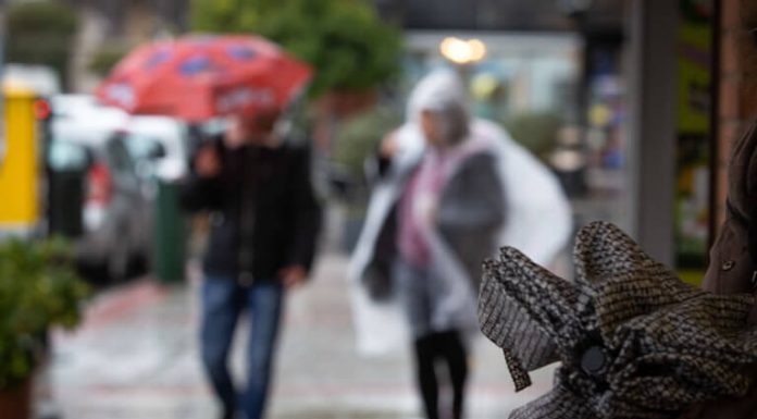 Καιρός: Πέφτει έως 12 βαθμούς η θερμοκρασία – Που θα «χτυπήσει» η κακοκαιρία