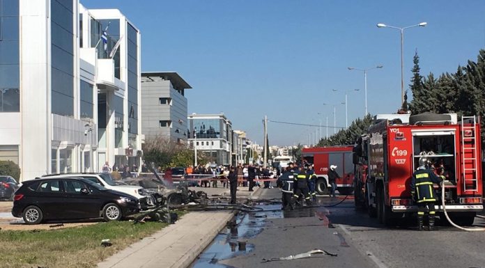 Ισχυρή έκρηξη σε πάρκινγκ στη Γλυφάδα με έναν τραυματία