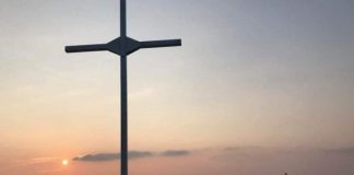 Πόσο ποιο κάτω ? Συνέλαβαν τα 33 άτομα που αντικατέστησαν τον Σταυρό στη Λέσβο