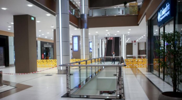 The Mall Athens: Όλα τα σενάρια για την πτώση της άτυχης γυναίκας