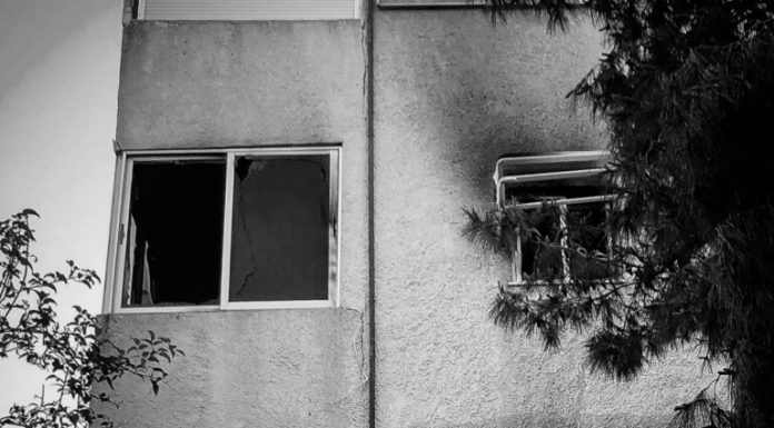 «Ξέχασα να το δέσω…» – Σοκάρει η κατάθεση της 30χρονης στη Βάρκιζα – Άφηνε ώρες μόνο το 13μηνών κοριτσάκι