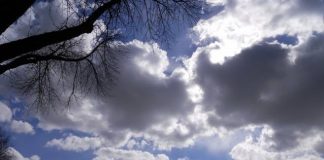 Αλλάζει ο καιρός την Πρωτομαγιά – Πού θα σημειωθούν βροχές και καταιγίδες