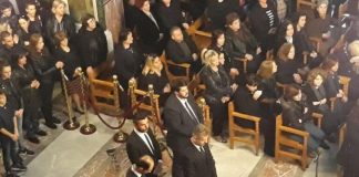 Τρίκαλα: Σπαραγμός στην κηδεία του 15χρονου Μάριου – Συγκλόνισαν οι συμμαθητές του αδικοχαμένου παιδιού!