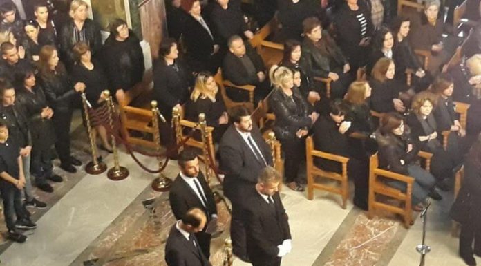 Τρίκαλα: Σπαραγμός στην κηδεία του 15χρονου Μάριου – Συγκλόνισαν οι συμμαθητές του αδικοχαμένου παιδιού!