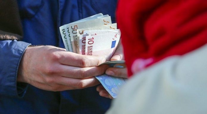 Κοινωνικό μέρισμα: Οριστικοποιείται τον Μάιο – Ποιοι είναι δικαιούχοι