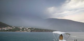 Καιρός: Άλλη μια ημέρα με βροχή, αέρα και χαλάζι