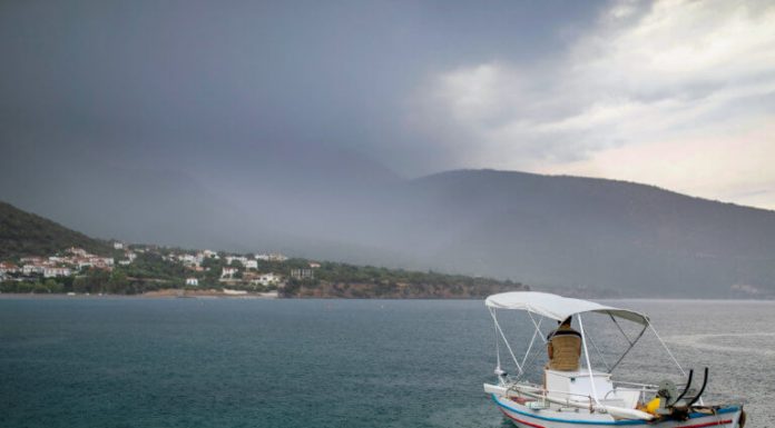 Καιρός: Άλλη μια ημέρα με βροχή, αέρα και χαλάζι