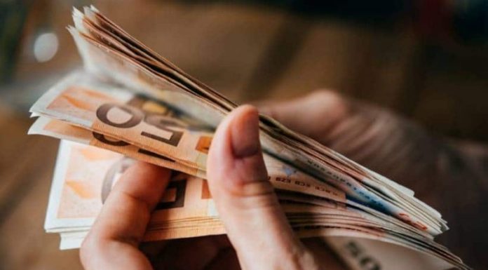 Έκτακτο βοήθημα 720 ευρώ από τον ΟΑΕΔ – Δείτε αν το δικαιούστε