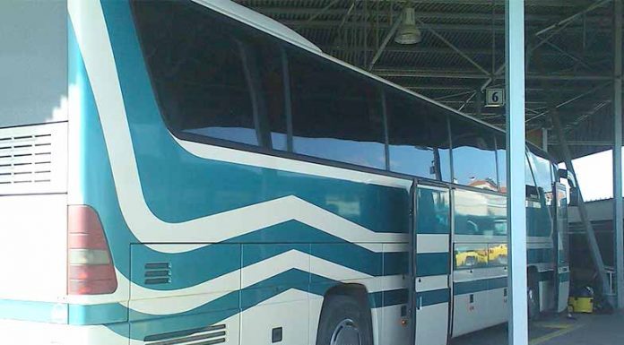 Απίστευτο: Οδηγός των ΚΤΕΛ κατέβασε ανήλικο μαθητή γιατί του έλειπαν μόλις 10 λεπτά