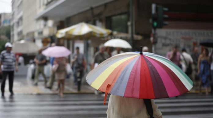 Φθινοπωρινό σκηνικό με βροχές και καταιγίδες