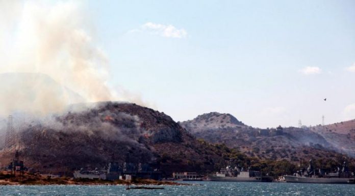 Φωτιά στη Σαλαμίνα – Εντολή εκκένωσης οικισμού