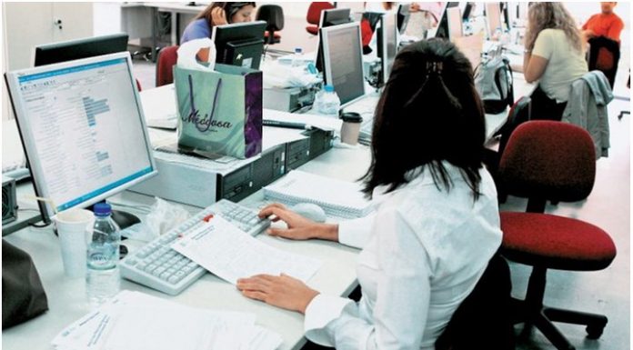 Αλλαγές στο ωράριο των εργαζομένων και τις υπερωρίες με την ηλεκτρονική κάρτα εργασίας
