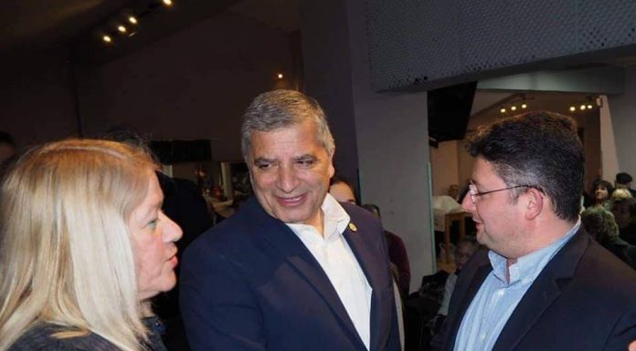 Σπύρος Βρεττός διαμηνύει ότι θα συμβάλλει στην προσπάθεια να σταματήσει η παράνομη ανάρτηση διαφημιστικών πινακίδων