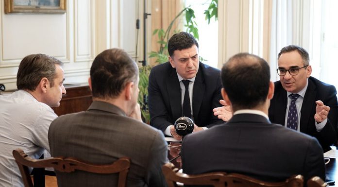 Κυβέρνηση: Έτοιμοι για λουκέτο σε σχολεία, θέατρα, γήπεδα και Μέσα Μεταφοράς αν χρειαστεί