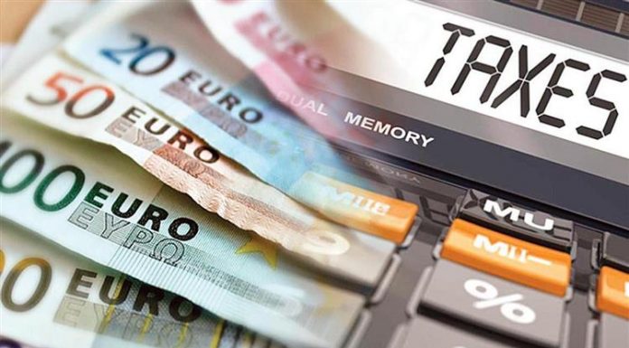 Κουρεμένο το δώρο Χριστουγέννων σε χιλιάδες εργαζομένους