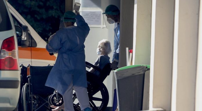 Σε υγειονομικές «βόμβες» εξελίσσονται οι οίκοι ευγηρίας