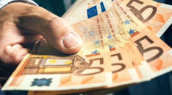 Όλα όσα πρέπει να γνωρίζετε για επιδόματα ανεργίας και την αποζημίωση των 800 ευρώ στους εργαζομένους