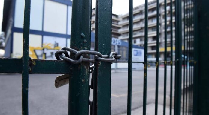 Κορονοϊός: Σκέψεις για “λουκέτο” και στα Δημοτικά