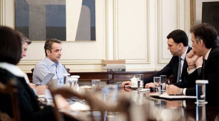 Lockdown: Νέα μέτρα εξετάζει η κυβέρνηση – Όλα τα σενάρια