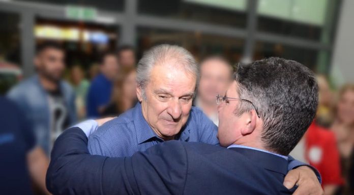 Στην γειτονιά των αγγέλων ο Γιάννης Βρεττός – Το τελευταίο αντίο του γιου του και δημάρχου Αχαρνών Σπύρου Βρεττού