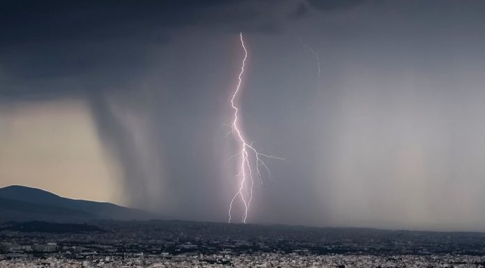 Έρχεται κακοκαιρία σε δύο «κύματα» με καταιγίδες, ανέμους και χιόνια