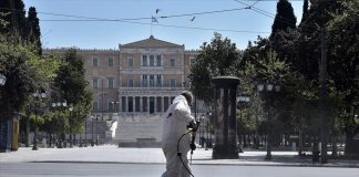 Σκληρά μέτρα ακόμα και lockdown τριών εβδομάδων ζητούν οι επιστήμονες