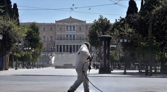 Σκληρά μέτρα ακόμα και lockdown τριών εβδομάδων ζητούν οι επιστήμονες